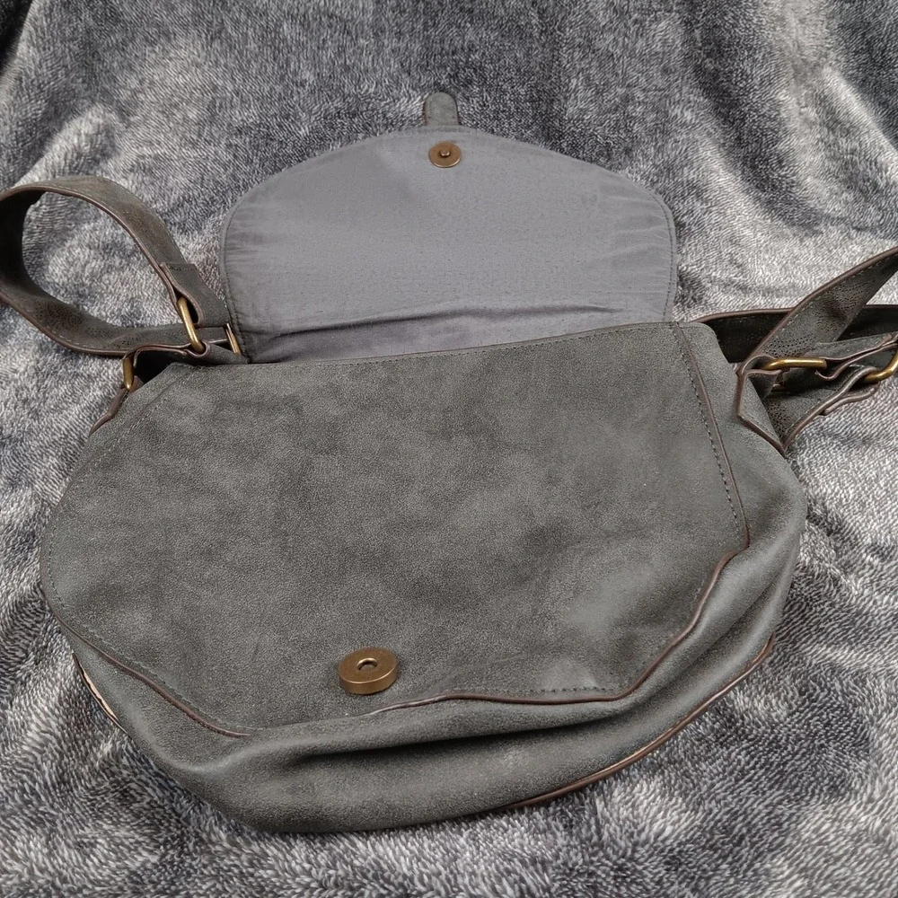 T-Shirt & Jeans Gray Saddle Bag Crossbody Purse Buckle‎ Flap Adjustable Strap